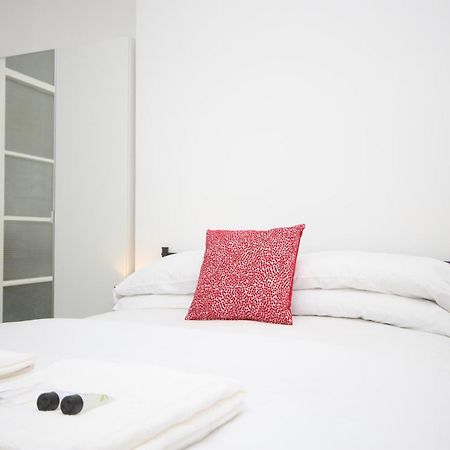 בלקפול Barton Beachside - Stylish Studio Apartment, Double & Single - Central Beach & Promenade Location - Over 21'S, Family Friendly Only, Id Required מראה חיצוני תמונה