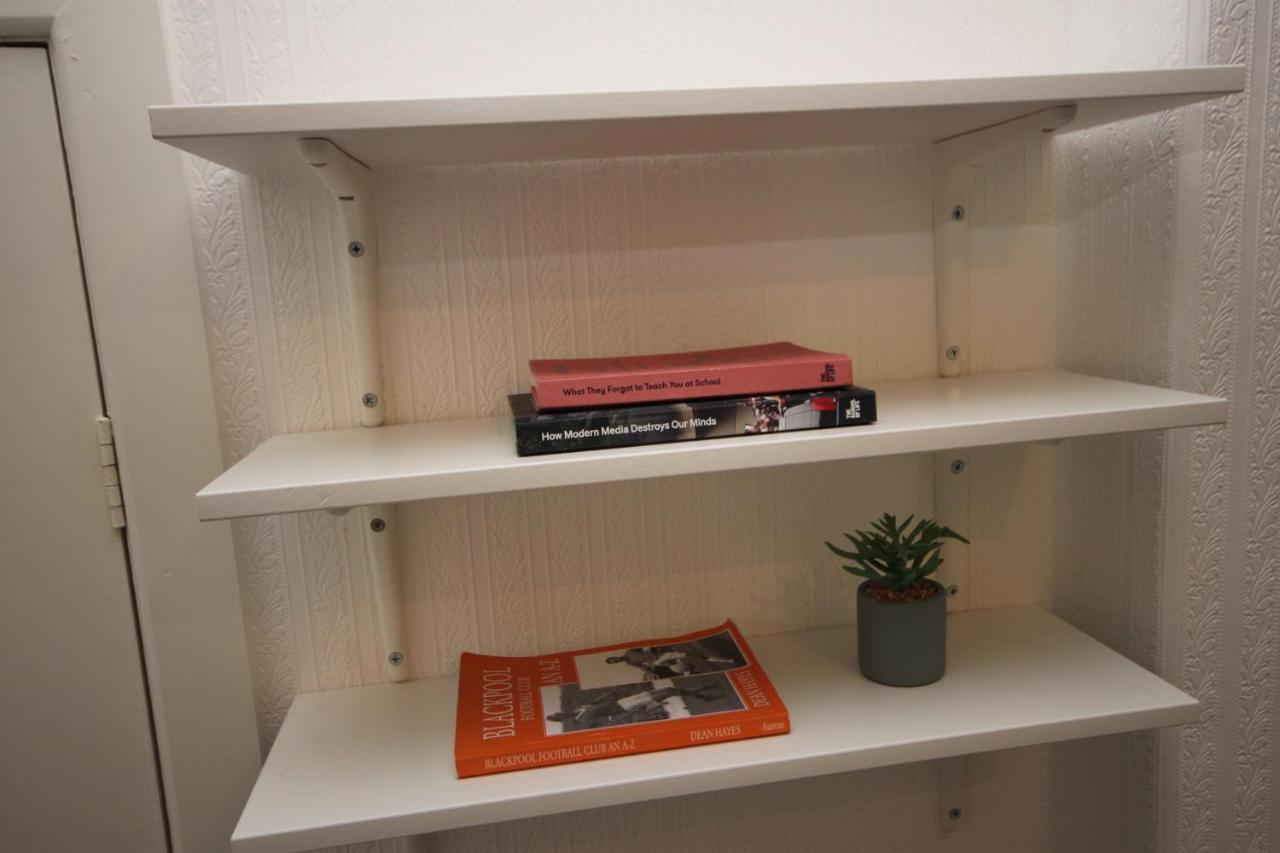 בלקפול Barton Beachside - Stylish Studio Apartment, Double & Single - Central Beach & Promenade Location - Over 21'S, Family Friendly Only, Id Required מראה חיצוני תמונה