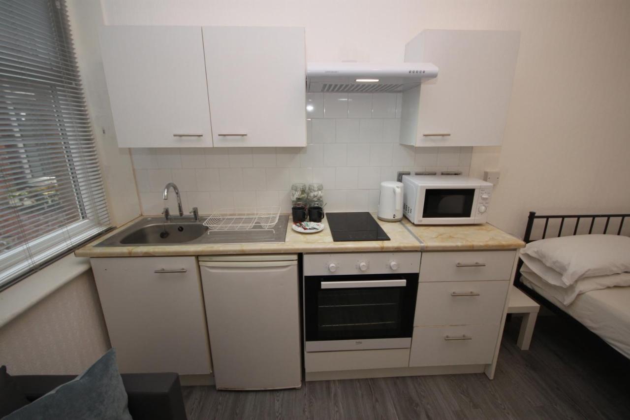 בלקפול Barton Beachside - Stylish Studio Apartment, Double & Single - Central Beach & Promenade Location - Over 21'S, Family Friendly Only, Id Required מראה חיצוני תמונה