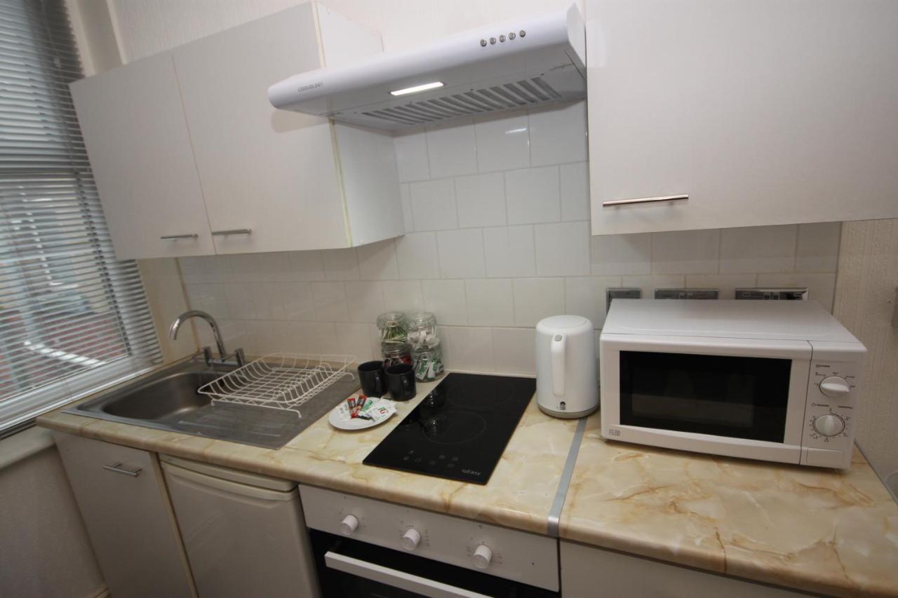 בלקפול Barton Beachside - Stylish Studio Apartment, Double & Single - Central Beach & Promenade Location - Over 21'S, Family Friendly Only, Id Required מראה חיצוני תמונה