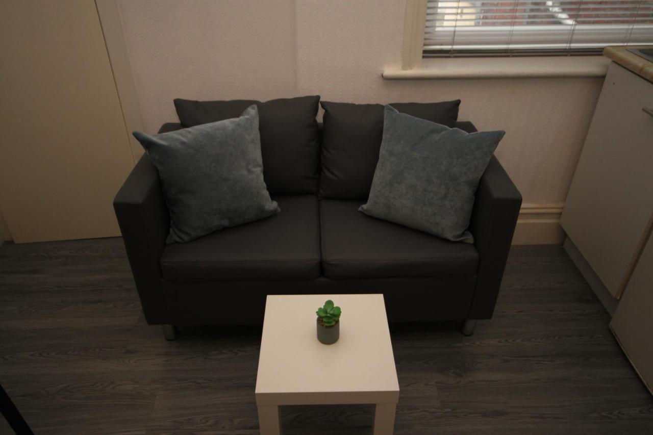 בלקפול Barton Beachside - Stylish Studio Apartment, Double & Single - Central Beach & Promenade Location - Over 21'S, Family Friendly Only, Id Required מראה חיצוני תמונה
