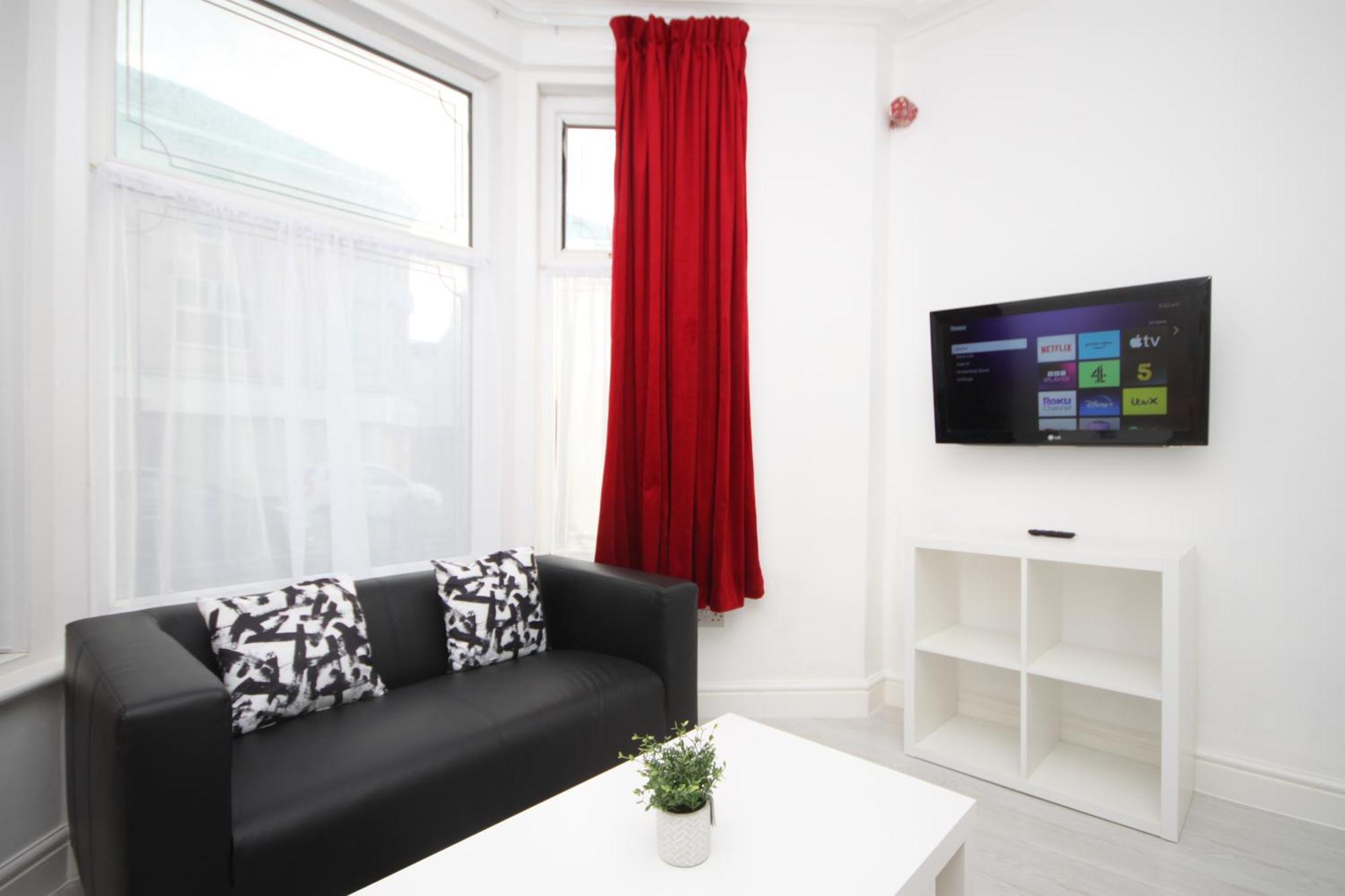 בלקפול Barton Beachside - Stylish Studio Apartment, Double & Single - Central Beach & Promenade Location - Over 21'S, Family Friendly Only, Id Required מראה חיצוני תמונה
