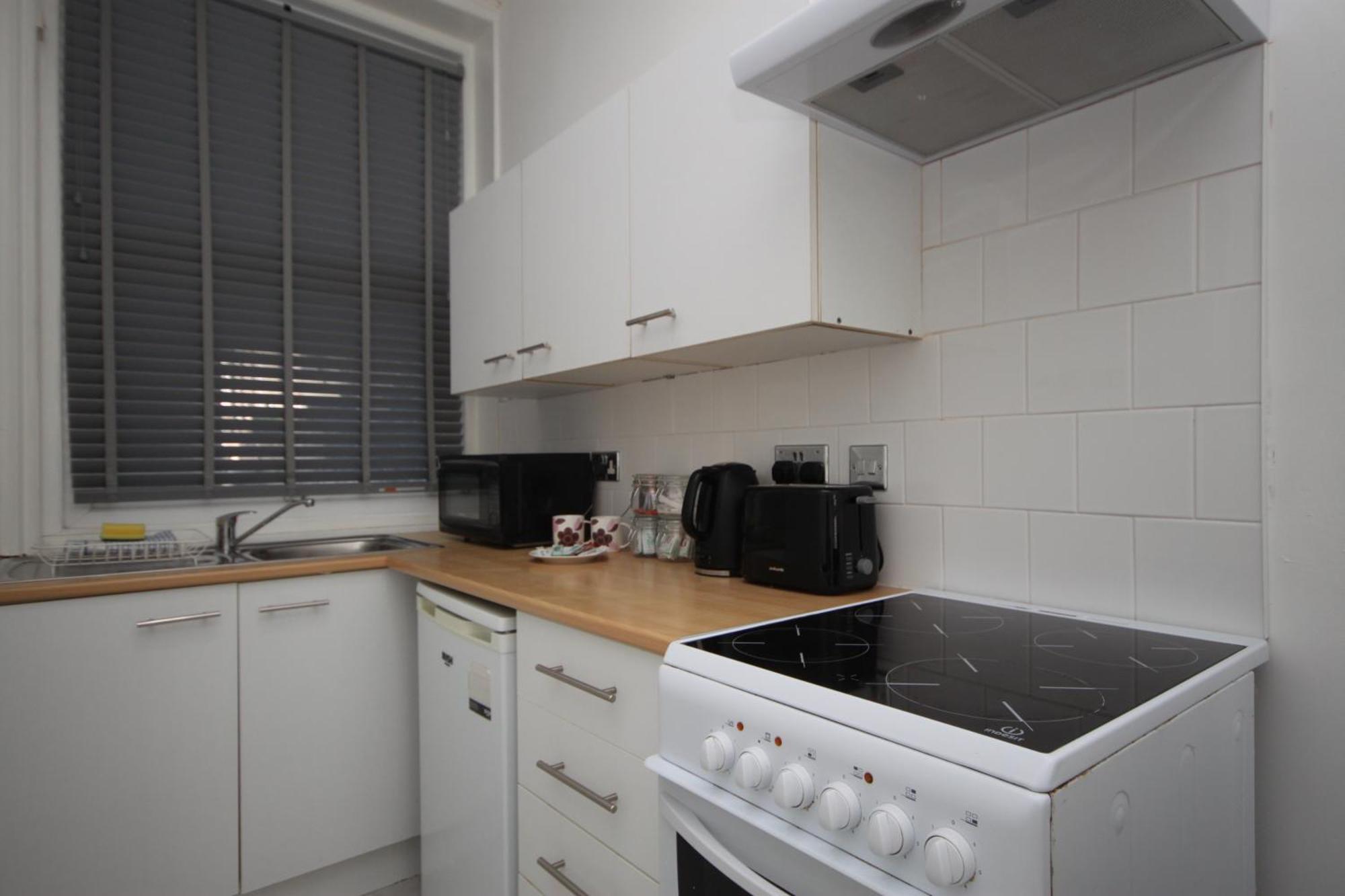 בלקפול Barton Beachside - Stylish Studio Apartment, Double & Single - Central Beach & Promenade Location - Over 21'S, Family Friendly Only, Id Required חדר תמונה