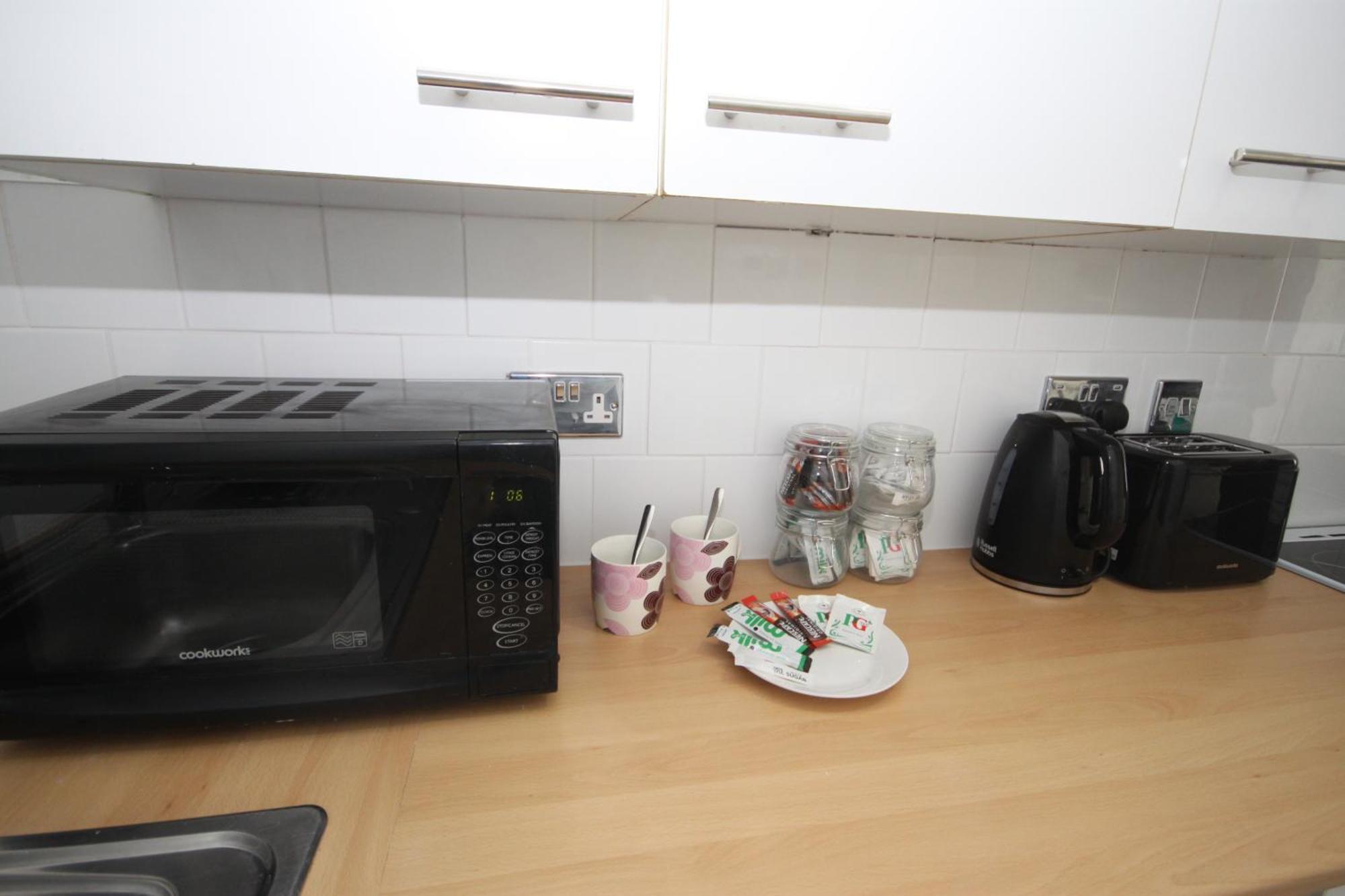 בלקפול Barton Beachside - Stylish Studio Apartment, Double & Single - Central Beach & Promenade Location - Over 21'S, Family Friendly Only, Id Required מראה חיצוני תמונה